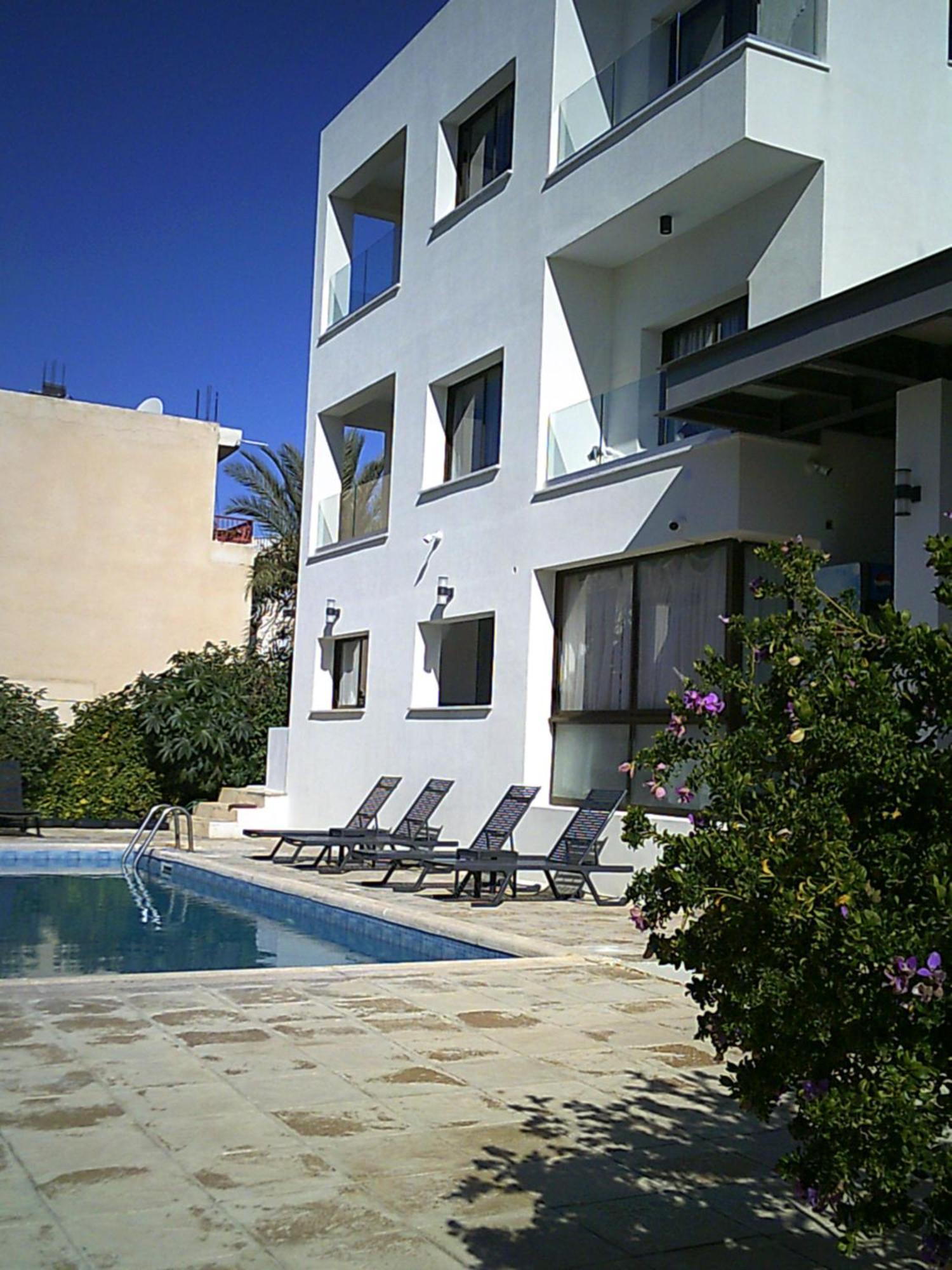 Panklitos Tourist Apartments Paphos ภายนอก รูปภาพ