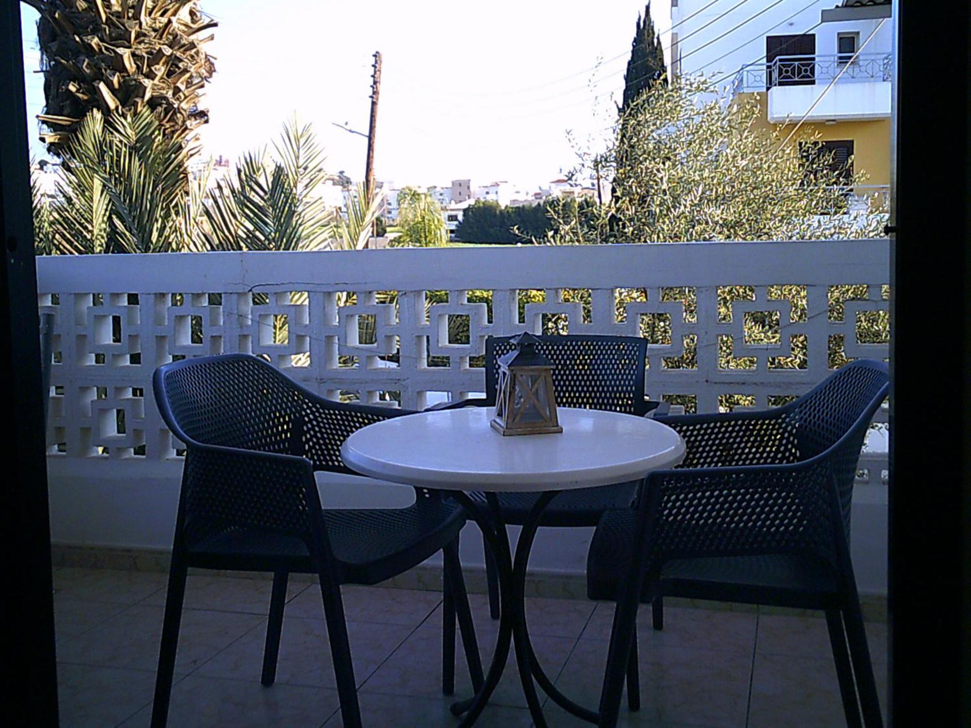 Panklitos Tourist Apartments Paphos ภายนอก รูปภาพ