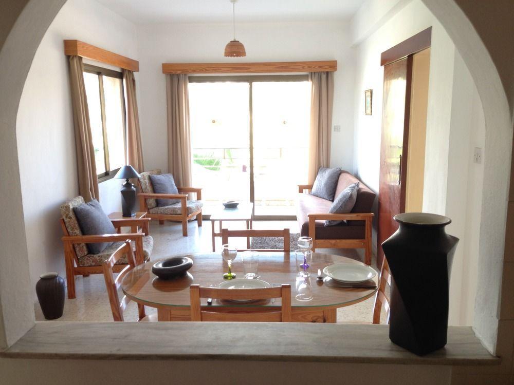 Panklitos Tourist Apartments Paphos ภายนอก รูปภาพ