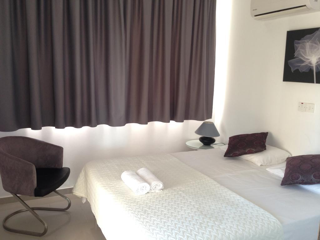 Panklitos Tourist Apartments Paphos ภายนอก รูปภาพ