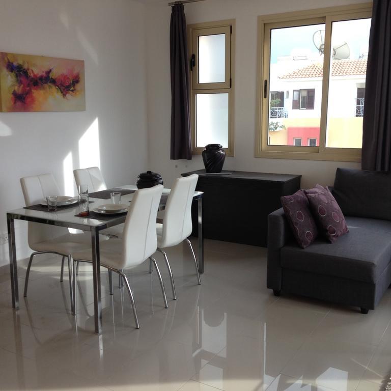 Panklitos Tourist Apartments Paphos ภายนอก รูปภาพ