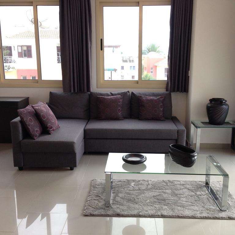 Panklitos Tourist Apartments Paphos ภายนอก รูปภาพ