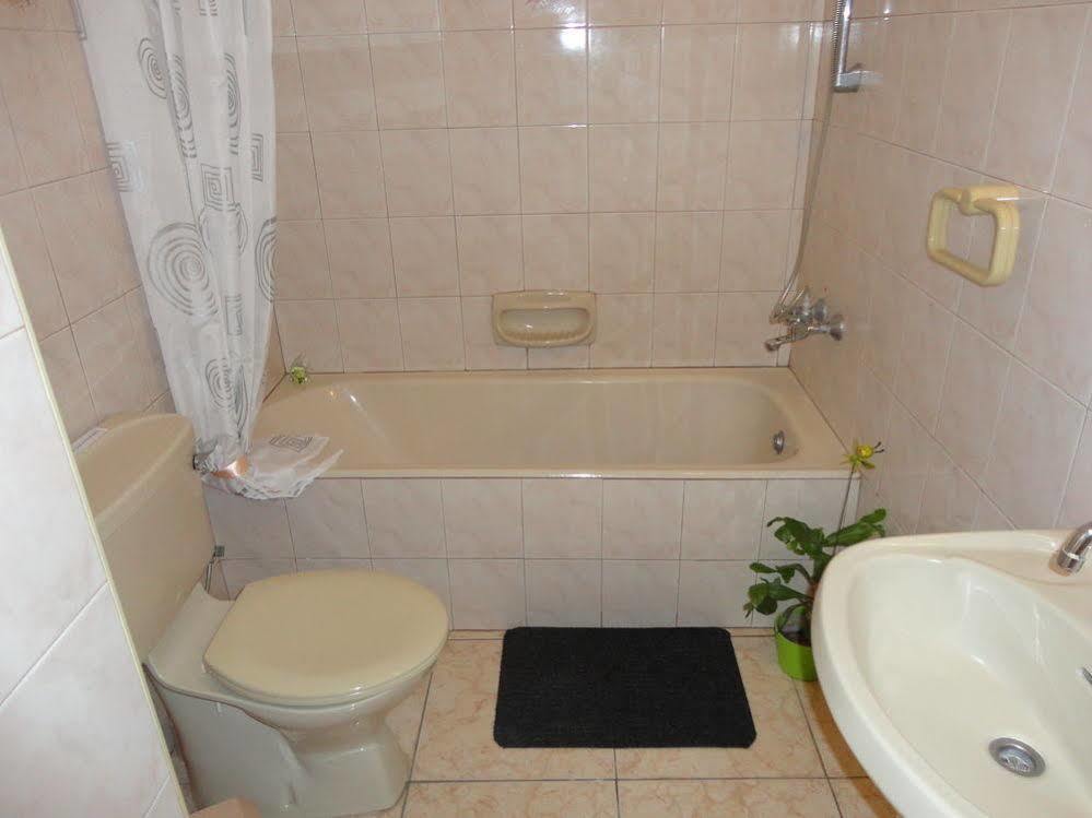 Panklitos Tourist Apartments Paphos ภายนอก รูปภาพ